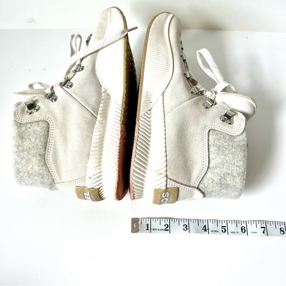 SOREL Women's Out N About III Conquest Hybrid Boots—SZ. 10 - Picture 15 of 17